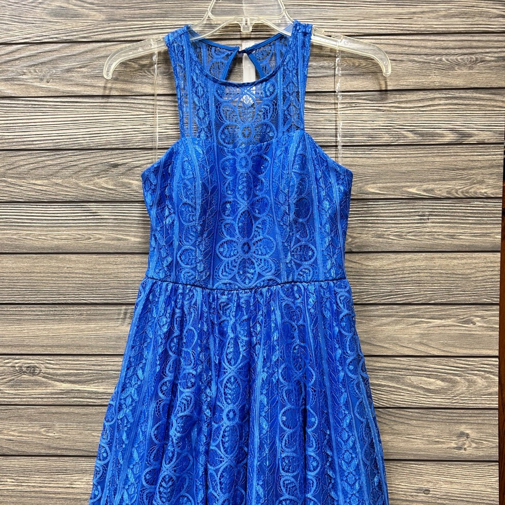Juniors Size 3 semi formal dress, Beautiful Blue